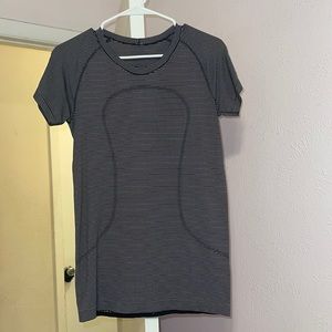 Lululemon short sleeve shirt